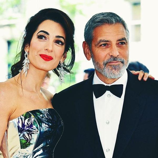 George Clooney şimdiki eşi Amal Alamuddin ile 2013 yılında tanıştığı sıralarda arkadaşlarına nakit olarak 1'er milyon dolar vermiş.
