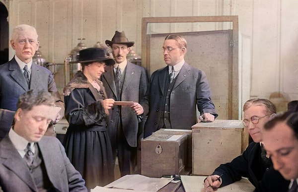 4. Первые выборы в Нью-Йорке, на которых женщины могли голосовать