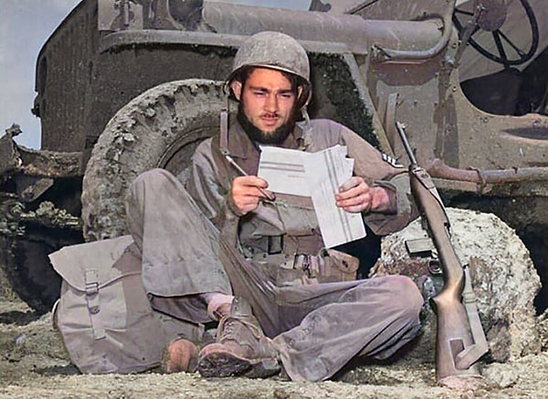 5. Штаб-сержант Дейл Блейксли голосует на выборах 1944 года в США где-то на Марианских островах.