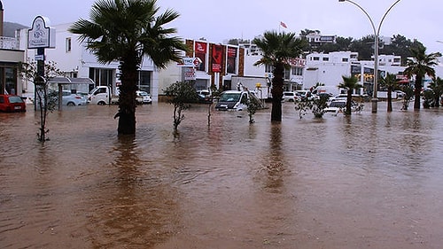 Bodrum Belediye Başkanı Aras Hakkında Yere Atılan Çöpleri Toplattırmadığı Gerekçesiyle Suç Duyurusu