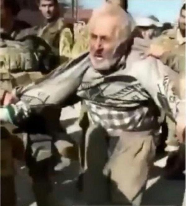 Paylaşılan bir videoda şu sahneyi görmüşsünüzdür, Azerbaycan askerleri şehirde bulunan bir yaşlı adamı çekiştirerek götürüyor.