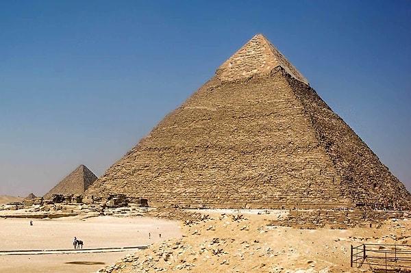 4. Giza Piramidi