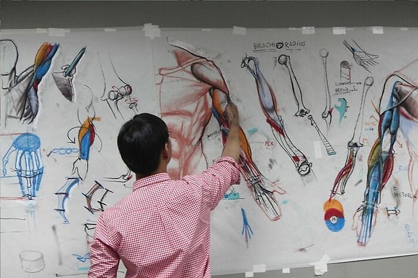 На его картинах можно увидеть, насколько завораживающим является человеческое тело.