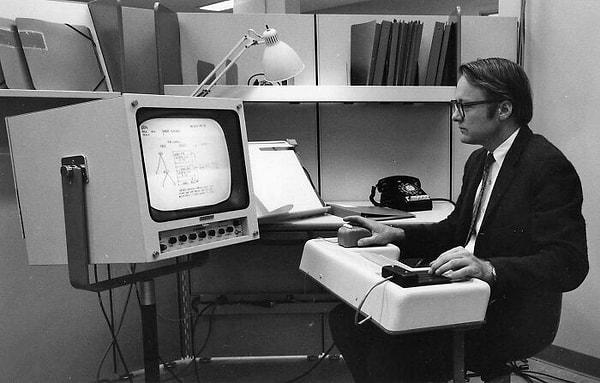 12. Kamuoyuna gösterilerek kullanılan ilk bilgisayar faresi.