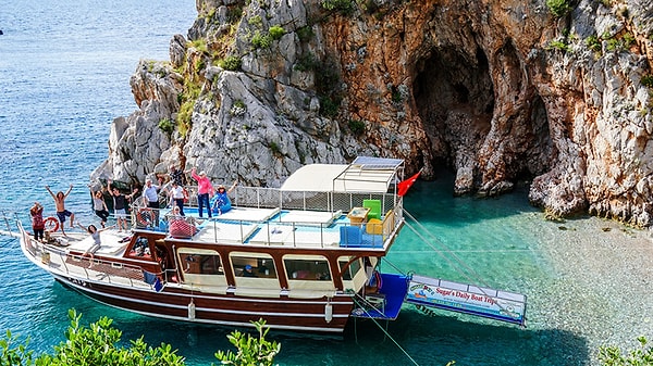 11. Deniz turizmi amaçlı ticari faaliyet gösteren tekne ve yatlar gezi maksatlı teknelerine aldıkları müşterilerine yeme-içme amaçlı servis yapabilirler mi?