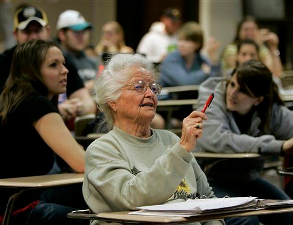 Поскольку обучение в университетах бесплатное, все в стране учатся в университете в любом возрасте.