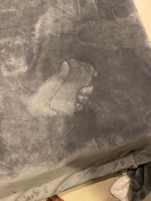 13. "След на моей кровати, когда я встаю с постели утром!"