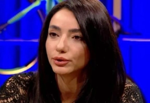 Şarkıcı merhamet ve vicdan kavramlarının altını çizerken 'İnançsız birinin merhametli ve vicdanlı olabileceğine inanmıyorum. İnançsızlık egoizm ve bencillik getirir. Babam da öyleydi.' diyerek yeni bir tartışmanın fitilini ateşledi.