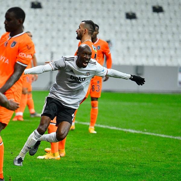 44. dakikada Ghezzal'ın kullandığı kornerde arka direkte topa dokunan Atiba, Beşiktaş'ı 1-0 öne geçirdi.