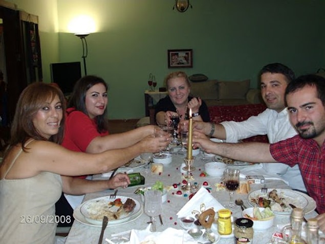 14. Şimdilerde her kanalda ayrı versiyonu olan ancak yayın hayatına 2008 yılında başlayan Yemekteyiz.