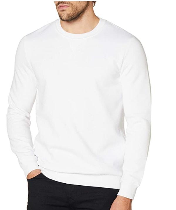1. Özellikle esmer ve kumral beylere çok yakışacak bu beyaz sweatshirt'i bu fiyattayken asla kaçırmayın.