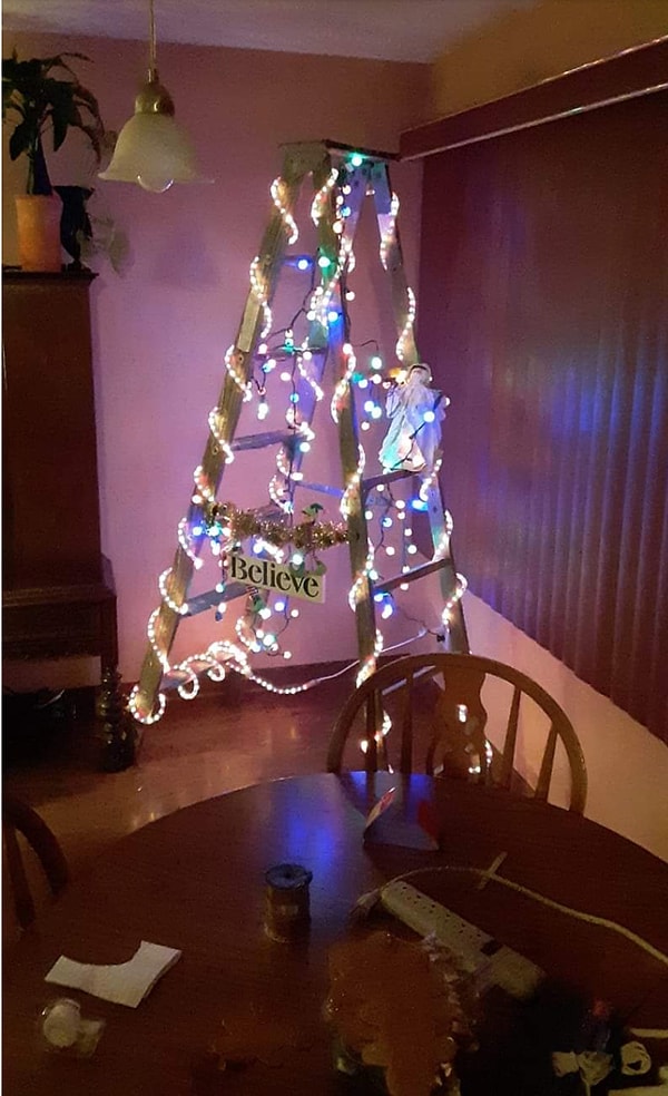 3. Лучше бы обычную искусственную елку купили...