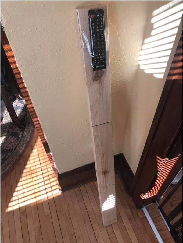 8. "У моей знакомой есть самодельная станция для пульта от телевизора, потому что он вечно теряется".