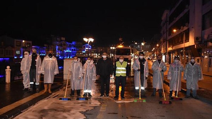 Köpüklenip Temizleniyor: Amasya'da Cadde ve Sokaklar Dezenfekte Ediliyor