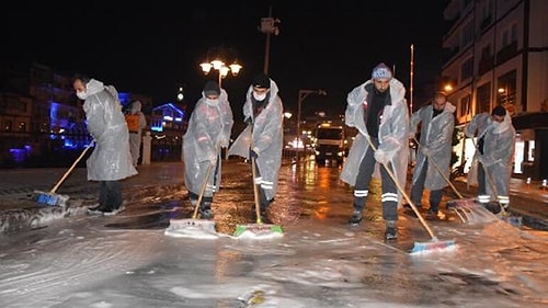 Köpüklenip Temizleniyor: Amasya'da Cadde ve Sokaklar Dezenfekte Ediliyor