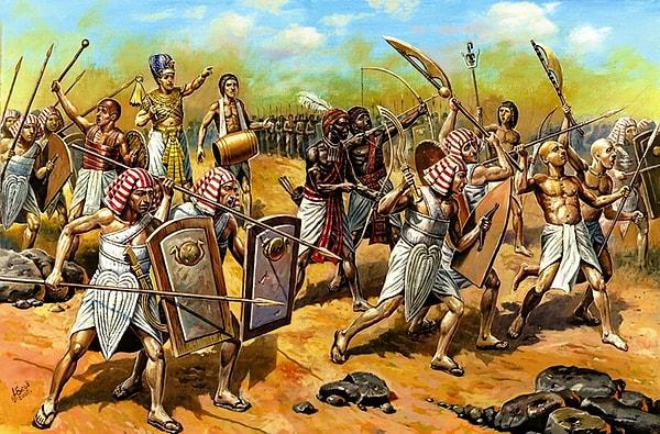 2. Antik Mısır'da askerler katlettikleri düşmanlarının kesilmiş penislerini sunarak savaş yeteneklerini kanıtlardılar.