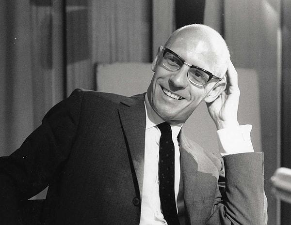 9. Fransız modern filozof Michel Foucault, suç ve sapkınlığı bir Kriminoloji anlamında incelemenin yanı sıra teorilerine BDSM'e olan hayranlığını da ekledi.
