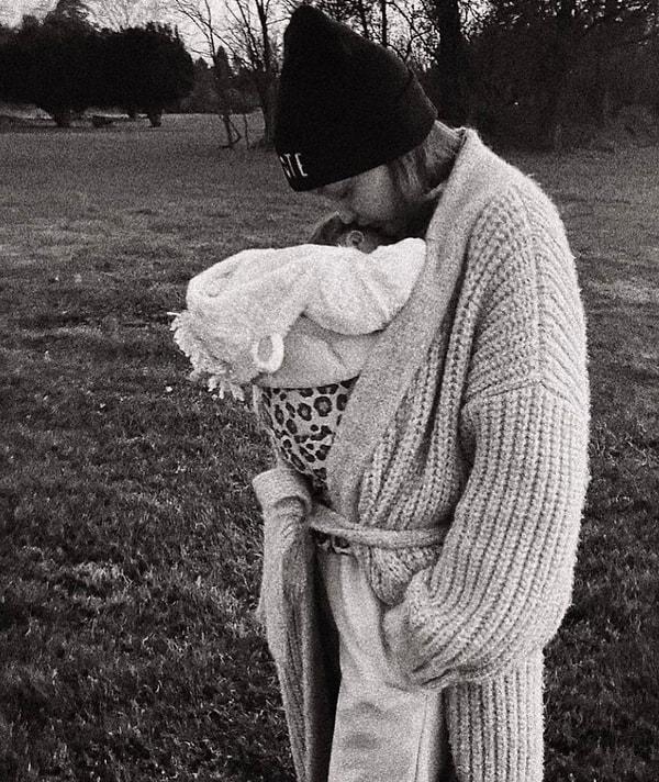 8. Geçtiğimiz aylarda kızını kucağına alan Gigi Hadid, kızı ile bir fotoğrafını paylaştı!