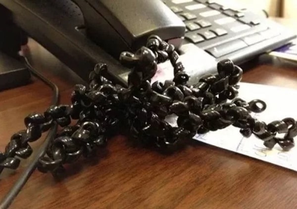 8. Шнур о домашнего телефона всегда вот так завивался.