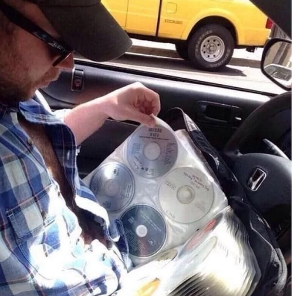 21. Песню для прослушивания в дороге нужно было выбрать заранее.