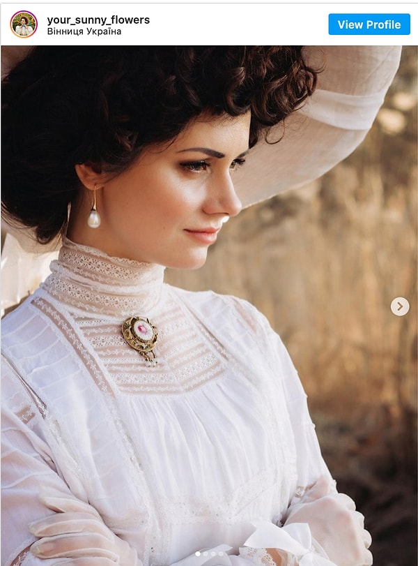 4. «Сначала я начала носить винтажную блузку, потом юбку, и мало-помалу винтажные вещи постепенно начали заполнять весь мой шкаф», - сказала Мила Поворознюк в интервью российской газете «Комсомольская правда».