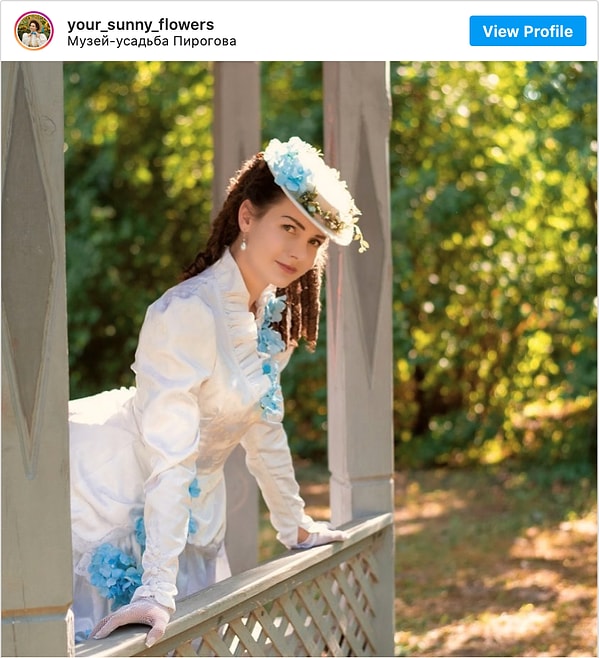 5. Мила вспоминает, как со временем заметила, что все чаще предпочитает винтажные вещи своей обычной одежде. В таком образе Мила чувствовала себя увереннее и поэтому стала так одеваться практически каждый день.