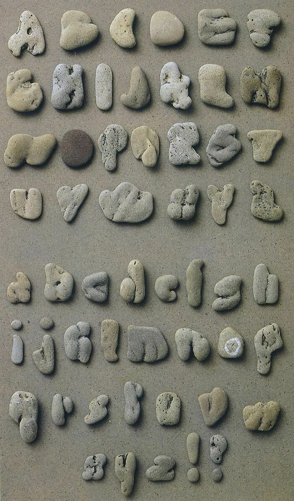 1. Коллекция морских камешков в форме букв алфавита, собранных с пляжей бельгийским дизайнером Клотильдой Олиф.