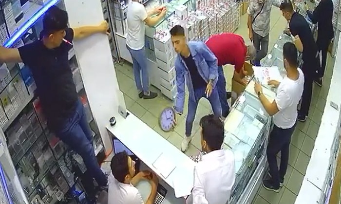 Duvardan Düşen Saati Hayatı Boyunca O Anı Beklemiş Gibi Yakalayan Gencin Aşırı Cool Anları