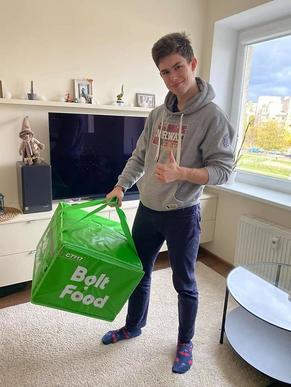 Роман заверил нас, что не все было плохо, даже если он был вынужден временно работать на разных работах.