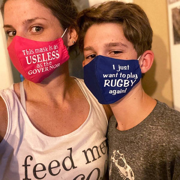 6. "Эта маска такая же бесполезная, как и наш мэр города"/ "Я просто снова хочу поиграть в рэгби!"
