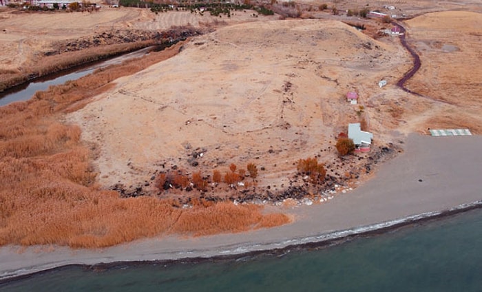 Van Gölü Çekilince Urartular Dönemine Ait Liman Kalıntıları Ortaya Çıktı
