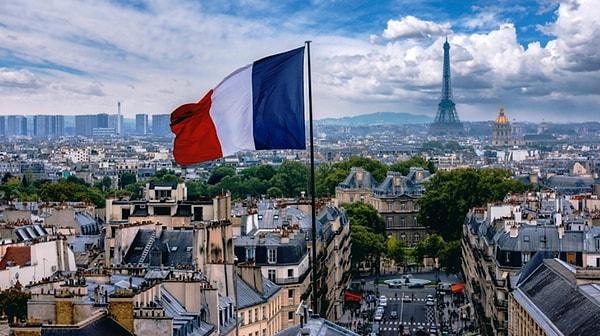 Fransa'da hizmetler sektörü PMI Ağustos ayında 30 ayın en düşük seviyesine geriledi.