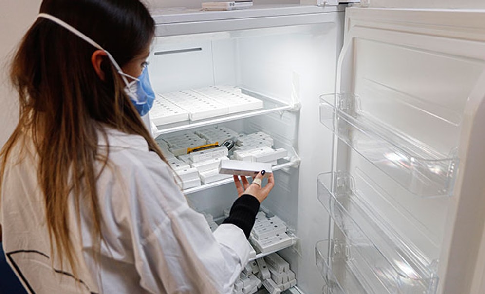 Hacettepe'de, Türk Profesörün Aşısı Eksi 72, Çin Aşısı Artı 4'te Tutuluyor