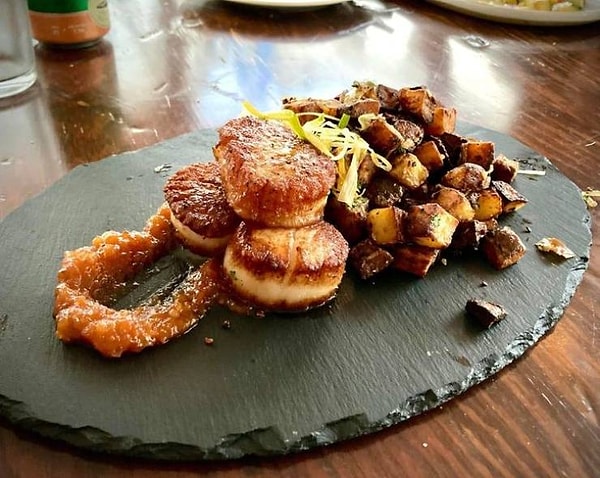 19. "30 долларов за кусок сланца, 3 гребешка и немного картофеля".