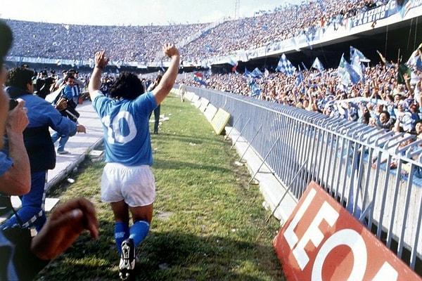 SSC Napoli stadyumu Stadio San Paolo’nın adının ‘Stadio San Paolo - Diego Armando Maradona’ olarak değiştiğini duyurdu.