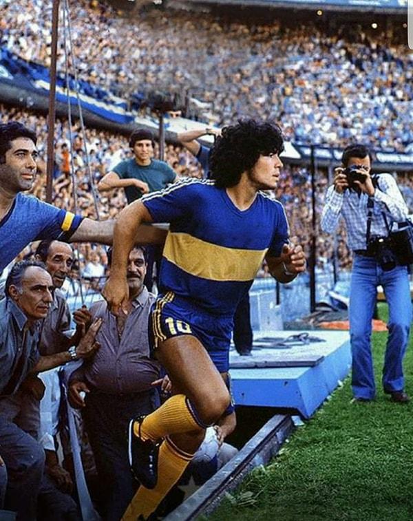 20 yaşında çocukluk hayali, tuttuğu takım Boca Juniors'a transfer oldu. İlk sezonunda La Bombonera'da şampiyonluk yaşadı.