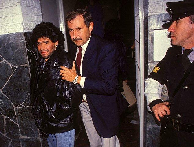 1991 yılında Maradona, Bari maçının ardından teste girdiğinde kokain kullandığı ortaya çıktı ve 15 ay men cezası aldı.