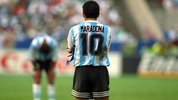 Hatalarıyla, sevaplarıyla iyi ki bu dünyadan bir Armando Diego Maradona geçti...