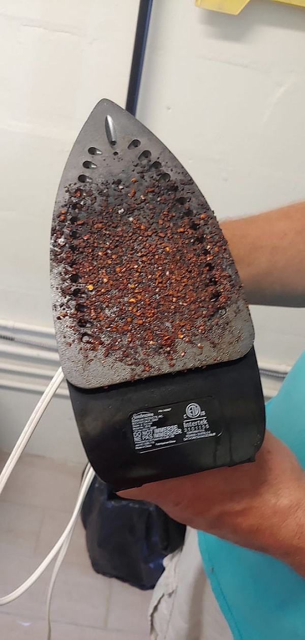 4. "Гости отеля накурились и пытались пожарить на отельном утюге стейки!"