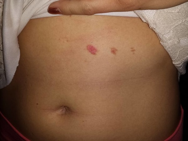 14. "Я решила, что смогу погладить рубашку прямо на себе. Все шло довольно неплохо до того момента, пока я не выпустила пар".