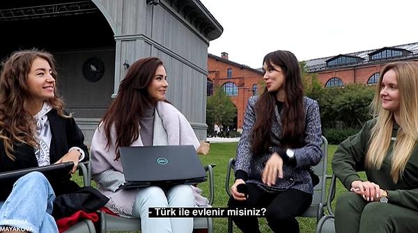 Ksenia Mayakova isimli YouTuber'ın Rusya'da çektiği YouTube videosunda sorulan soruya kadınların geneli 'Evet' cevabını verdi.