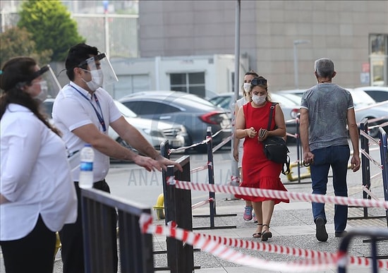 Prof. İlhan: 'Koronavirüste Tat ve Koku Kaybı Üç Haftada Geçmezse Doktora Başvurun'