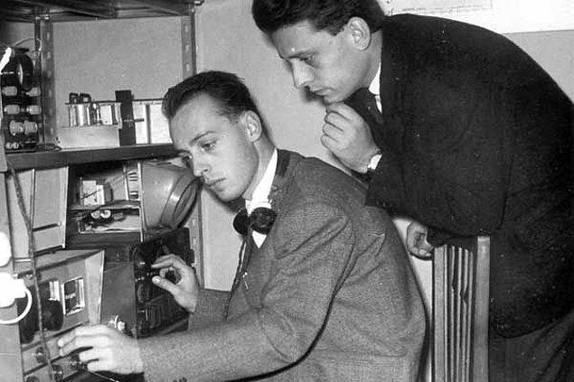 Sovyetlerin Yuri Gagarin zaferinden yalnızca 1 ay sonra Judica ve Cordiglia kardeşler, denemeler yaparken bir radyo sinyali alır ve kayıt ederler.