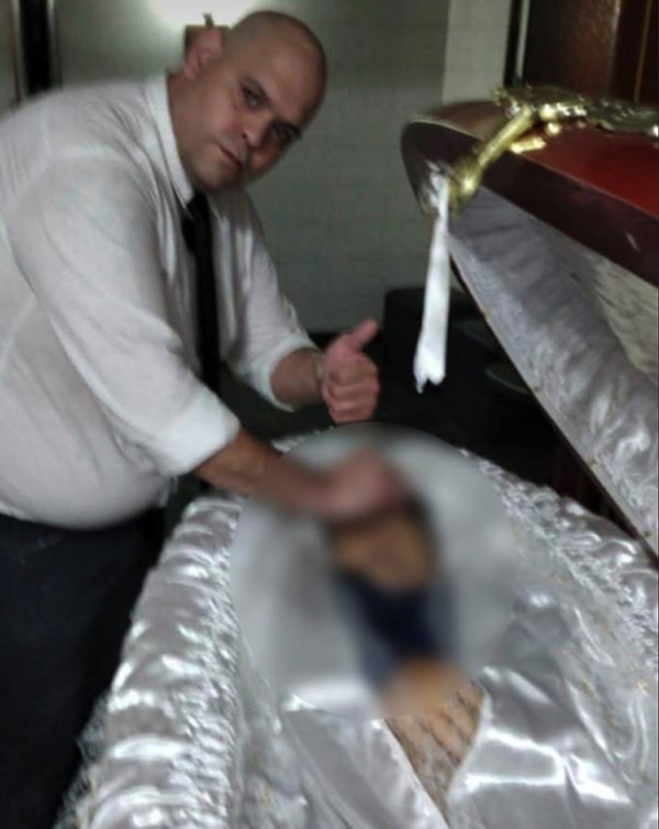 Диего Молина, сделавший селфи рядом с открытым гробом легендарного футболиста, сказал, что ему угрожали смертью. Тем временем семья Марадоны объявила о начале судебного разбирательства.