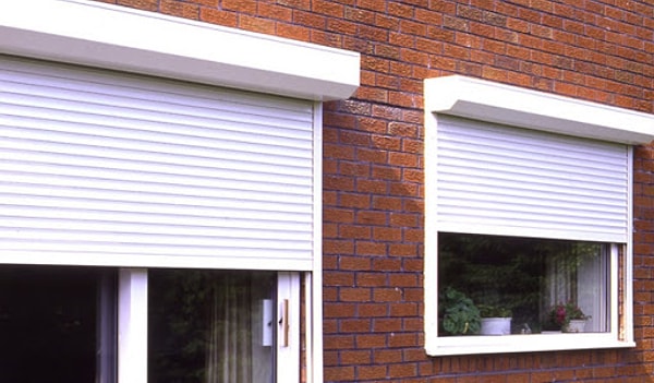 7. Практически в каждом доме есть жалюзи.