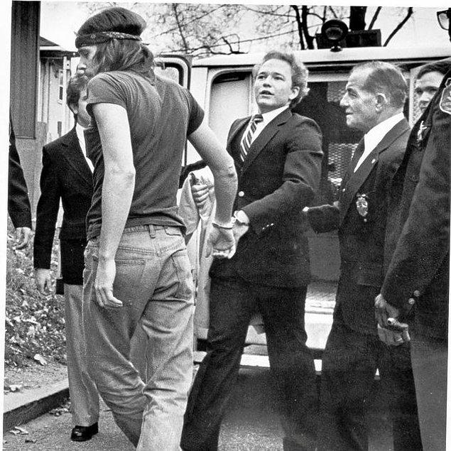 16 Şubat 1981 yılında gerçekleşen bu olayda, kiracı Arne Cheyenne Johnson ve ev sahibi Alan Bono, Connecticut, Brookfield'da şiddetli bir kavga ediyor.