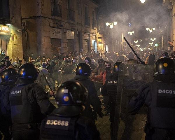 Protestolar sırasında Madrid'de 32 kişi tutuklandı ve 12 kişi yaralandı.