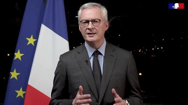 Fransa Maliye Bakanı Bruno Le Maire ise protestoların ardından yaptığı açıklamada süpermarketlerin temel olmayan malların satışı yapamayacağını duyurdu.