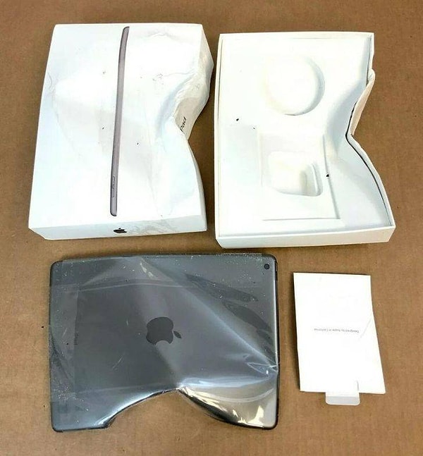 7. "Вот в таком неприглядном виде я наконец получил свой долгожданный iPad".