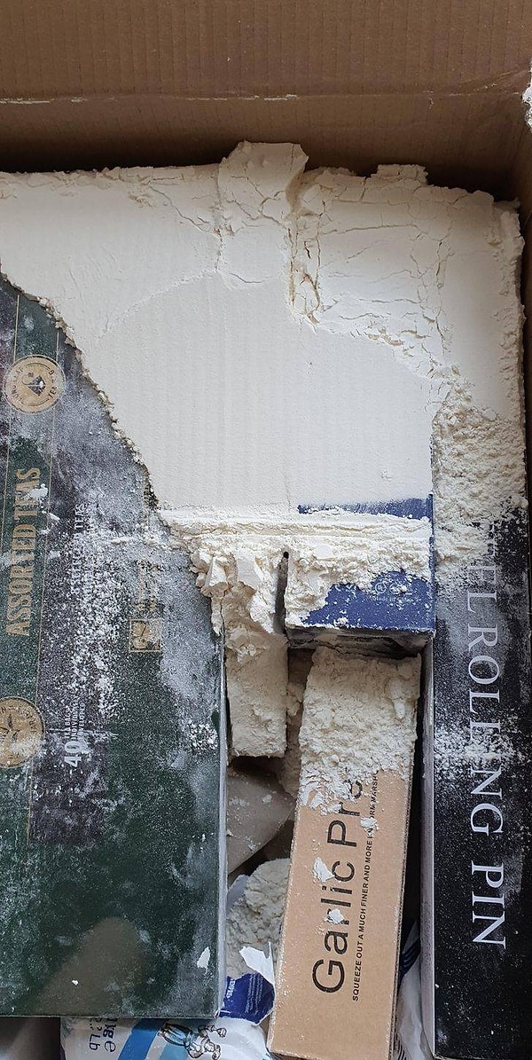 15. "Заказала на Амазоне муку и еще кое-что. Курьер был, мягко говоря, недоволен".